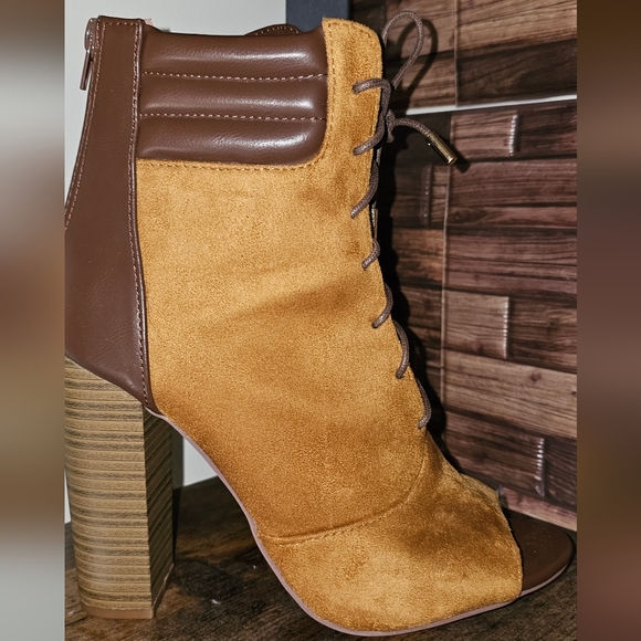 New without box 4 1/2 inch peep toe construction boots - Picture 4 of 5